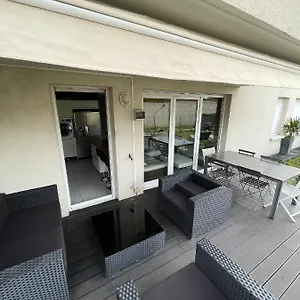https://apt-entier-2-chambres-eurexpo-garage.hotels-rhonealpes.com